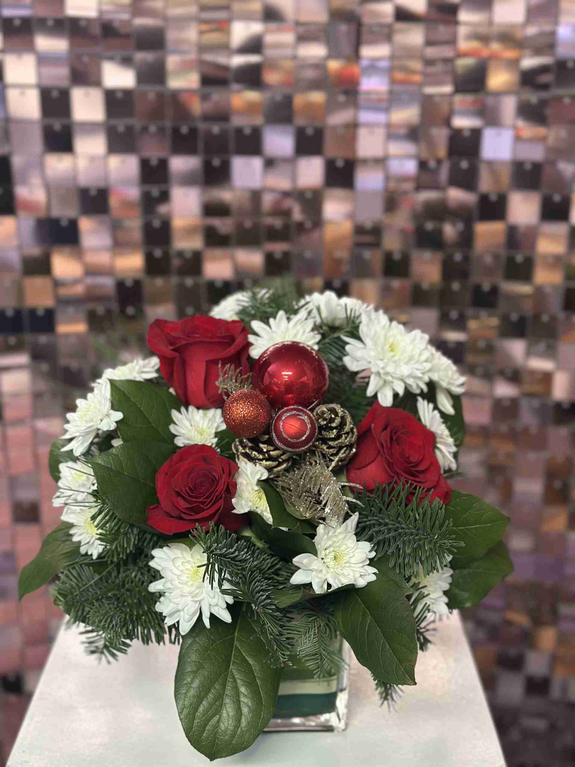 Holly Jolly Grandeur - Image 2