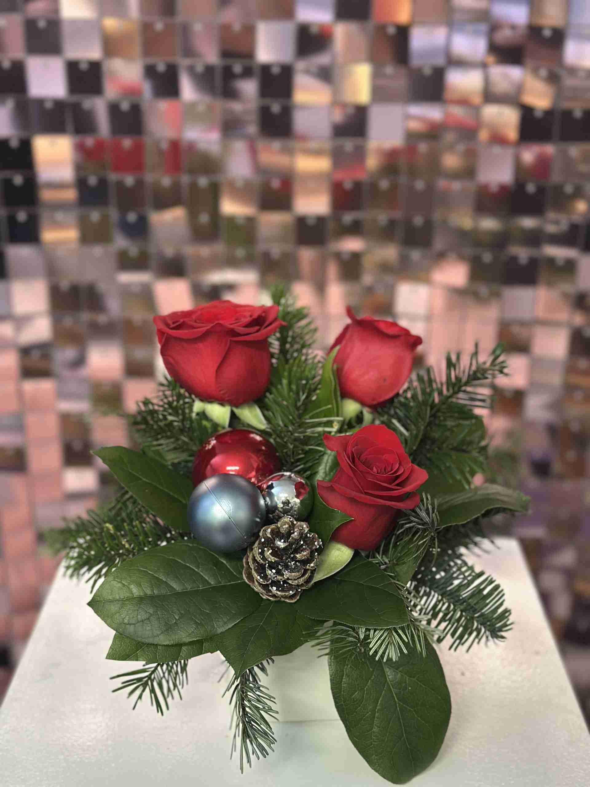 Holly Jolly Grandeur - Image 3